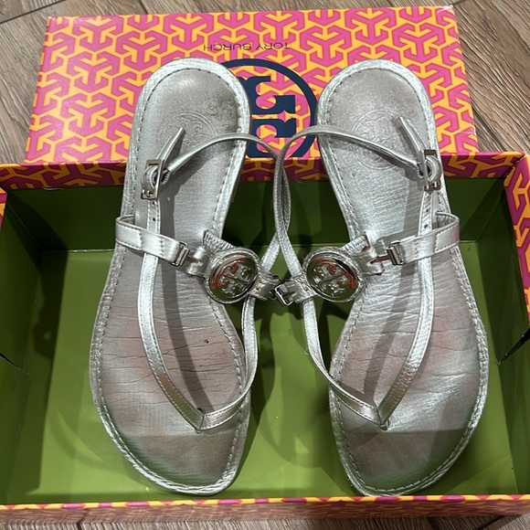 Tory Burch Ali Sandal in Metallic - Picture 4 of 4